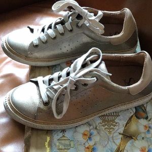 Soft Sneakers Gold Size 6